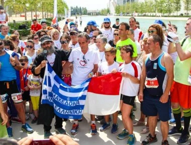 Απίστευτο: Ιερέας έτρεξε 430χλμ. με ράσα και κέρδισε (φωτό)